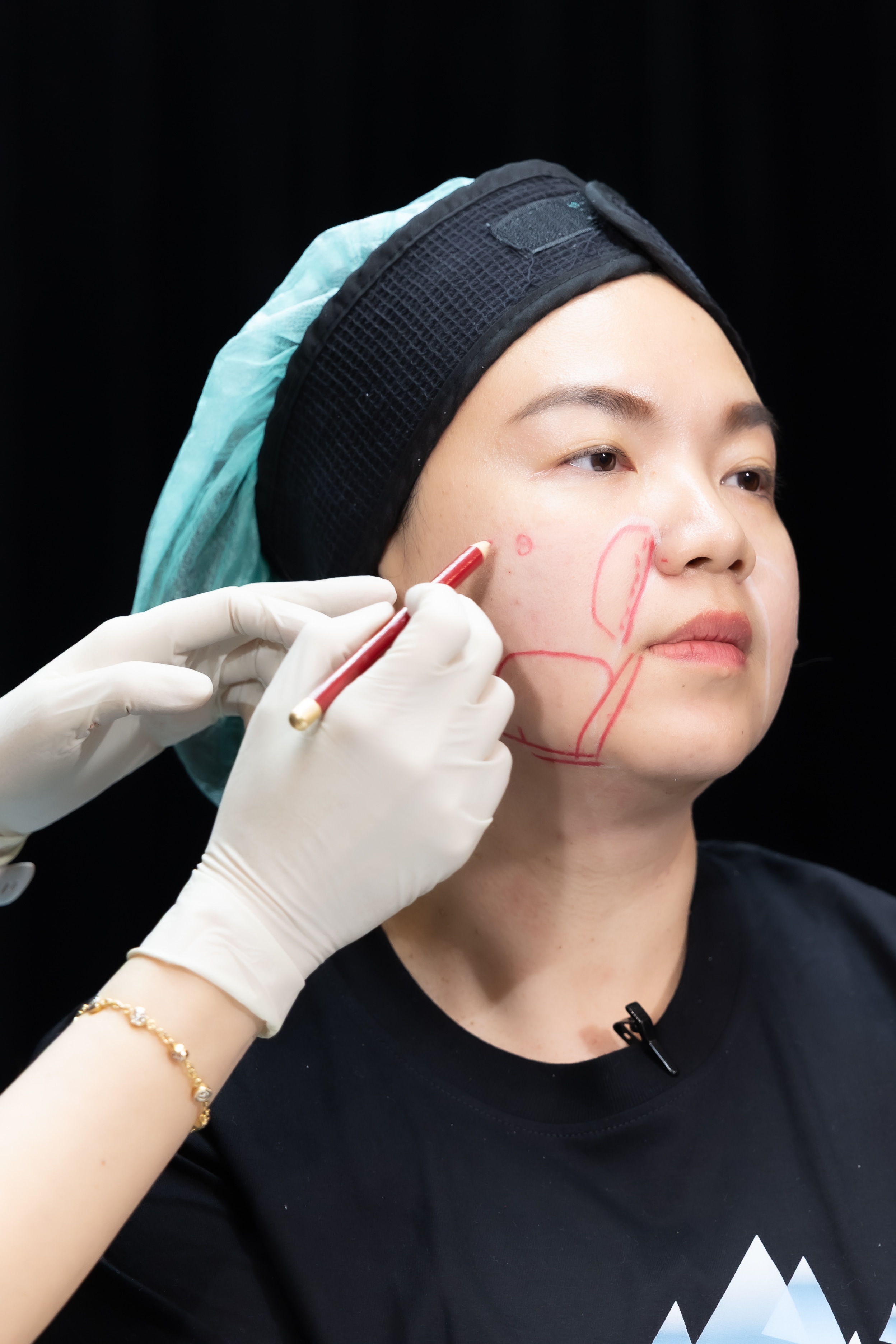 Eleven I Clinic treatment consultation